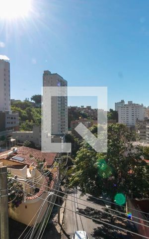 Casa à venda com 300m², 5 quartos e 4 vagas Casa à venda com 300m², 5 quartos e 4 vagasVista