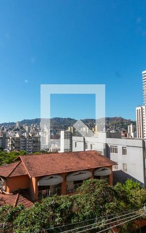 Casa à venda com 300m², 5 quartos e 4 vagas Casa à venda com 300m², 5 quartos e 4 vagasVista Quarto