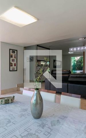 Casa à venda com 300m², 5 quartos e 4 vagas Casa à venda com 300m², 5 quartos e 4 vagasSala 2