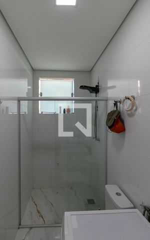 Casa à venda com 300m², 5 quartos e 4 vagas Casa à venda com 300m², 5 quartos e 4 vagasBanheiro 2