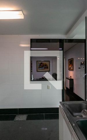 Casa à venda com 300m², 5 quartos e 4 vagas Casa à venda com 300m², 5 quartos e 4 vagasÁrea de Serviço