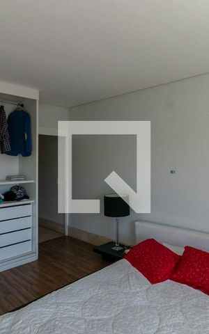 Casa à venda com 300m², 5 quartos e 4 vagas Casa à venda com 300m², 5 quartos e 4 vagasSuíte