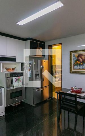 Casa à venda com 300m², 5 quartos e 4 vagas Casa à venda com 300m², 5 quartos e 4 vagasCozinha