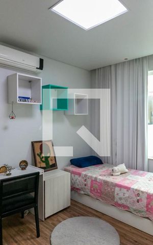 Casa à venda com 300m², 5 quartos e 4 vagas Casa à venda com 300m², 5 quartos e 4 vagasQuarto 4