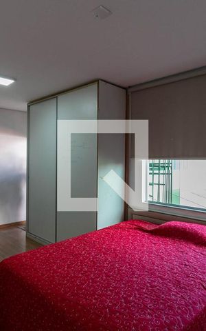 Casa à venda com 300m², 5 quartos e 4 vagas Casa à venda com 300m², 5 quartos e 4 vagasQuarto 2
