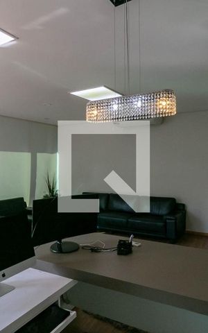 Casa à venda com 300m², 5 quartos e 4 vagas Casa à venda com 300m², 5 quartos e 4 vagasSala