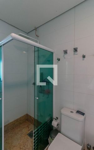 Casa à venda com 300m², 5 quartos e 4 vagas Casa à venda com 300m², 5 quartos e 4 vagasBanheiro 2