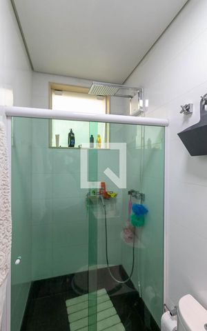 Casa à venda com 300m², 5 quartos e 4 vagas Casa à venda com 300m², 5 quartos e 4 vagasBanheiro 3