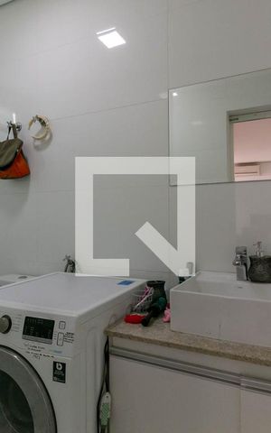 Casa à venda com 300m², 5 quartos e 4 vagas Casa à venda com 300m², 5 quartos e 4 vagasBanheiro 2