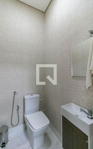 Casa à venda com 300m², 5 quartos e 4 vagas Casa à venda com 300m², 5 quartos e 4 vagasBanheiro