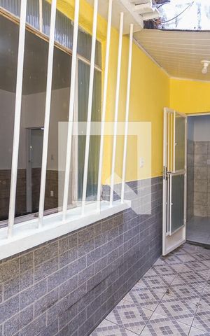 Casa à venda com 190m², 4 quartos e 4 vagas Casa à venda com 190m², 4 quartos e 4 vagasCasa fundos - Área de serviço