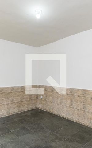 Casa à venda com 190m², 4 quartos e 4 vagas Casa à venda com 190m², 4 quartos e 4 vagasCasa fundos - Quarto