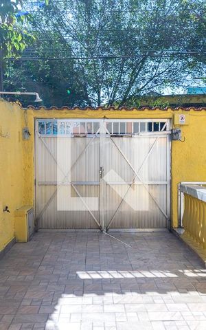 Casa à venda com 190m², 4 quartos e 4 vagas Casa à venda com 190m², 4 quartos e 4 vagasGaragem