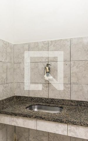 Casa à venda com 190m², 4 quartos e 4 vagas Casa à venda com 190m², 4 quartos e 4 vagasCasa fundos - Cozinha