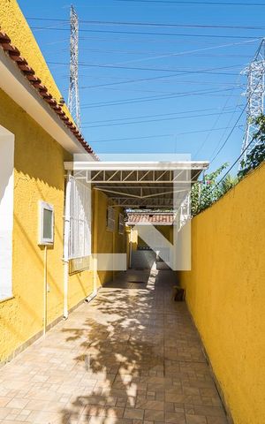Casa à venda com 190m², 4 quartos e 4 vagas Casa à venda com 190m², 4 quartos e 4 vagasGaragem