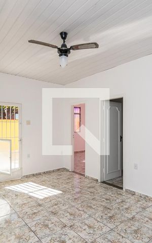 Casa à venda com 190m², 4 quartos e 4 vagas Casa à venda com 190m², 4 quartos e 4 vagasSala