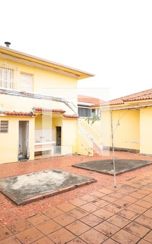 Casa para alugar com 800m², 4 quartos e 6 vagasQuintal