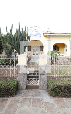 Casa para alugar com 800m², 4 quartos e 6 vagasFachada