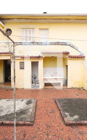 Casa para alugar com 800m², 4 quartos e 6 vagasQuintal