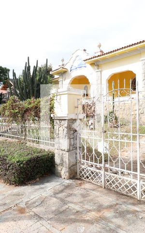 Casa para alugar com 800m², 4 quartos e 6 vagasFachada