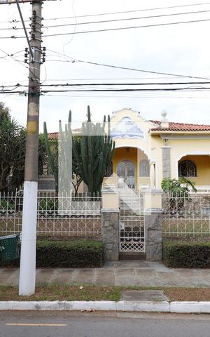 Casa para alugar com 800m², 4 quartos e 6 vagasFachada