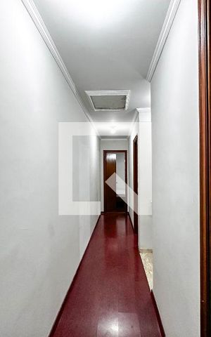 Casa à venda com 170m², 4 quartos e 2 vagasCorredor Quartos