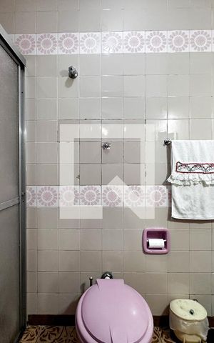 Casa à venda com 170m², 4 quartos e 2 vagasBanhiro de Serviço
