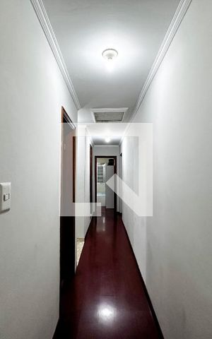 Casa à venda com 170m², 4 quartos e 2 vagasCorredor Quartos