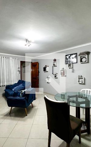 Casa à venda com 170m², 4 quartos e 2 vagasSala