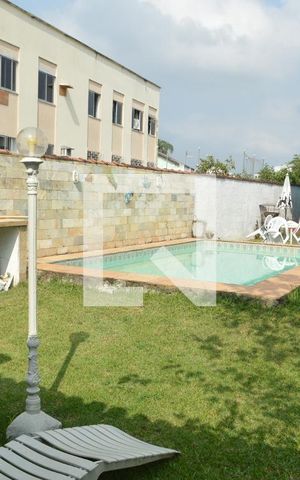 Casa à venda com 270m², 3 quartos e 5 vagas Casa à venda com 270m², 3 quartos e 5 vagasPiscina