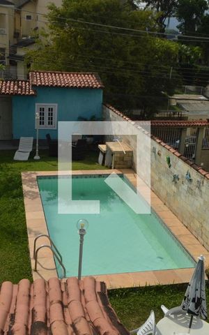 Casa à venda com 270m², 3 quartos e 5 vagas Casa à venda com 270m², 3 quartos e 5 vagasPiscina
