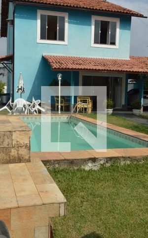 Casa à venda com 270m², 3 quartos e 5 vagas Casa à venda com 270m², 3 quartos e 5 vagasPiscina
