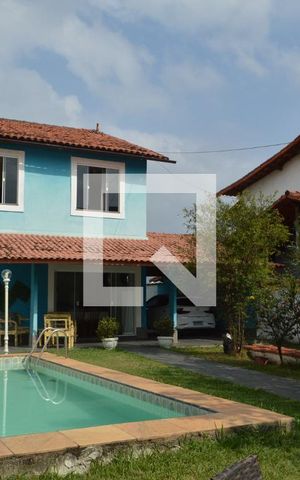 Casa à venda com 270m², 3 quartos e 5 vagas Casa à venda com 270m², 3 quartos e 5 vagasFachada