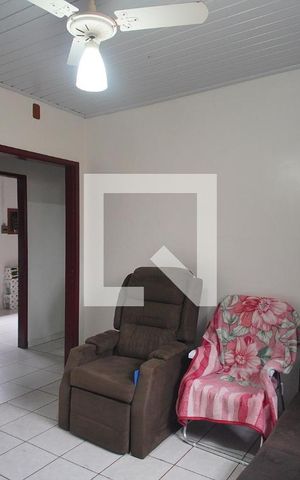 Casa à venda com 150m², 4 quartos e 2 vagas Casa à venda com 150m², 4 quartos e 2 vagasSala