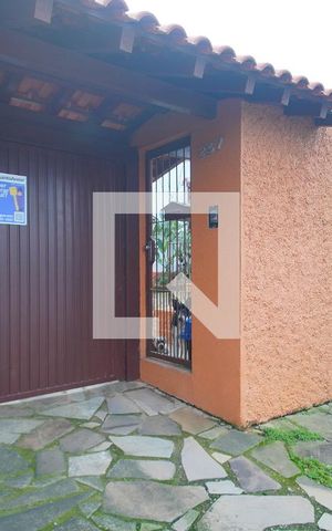 Casa à venda com 150m², 4 quartos e 2 vagas Casa à venda com 150m², 4 quartos e 2 vagasFachada