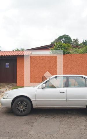 Casa à venda com 150m², 4 quartos e 2 vagas Casa à venda com 150m², 4 quartos e 2 vagasFachada
