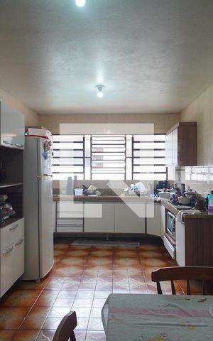 Casa à venda com 150m², 4 quartos e 2 vagas Casa à venda com 150m², 4 quartos e 2 vagasCozinha