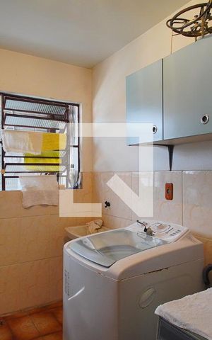 Casa à venda com 150m², 4 quartos e 2 vagas Casa à venda com 150m², 4 quartos e 2 vagasÁrea de Serviço