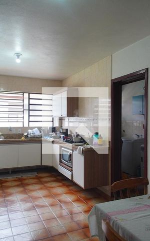 Casa à venda com 150m², 4 quartos e 2 vagas Casa à venda com 150m², 4 quartos e 2 vagasCozinha