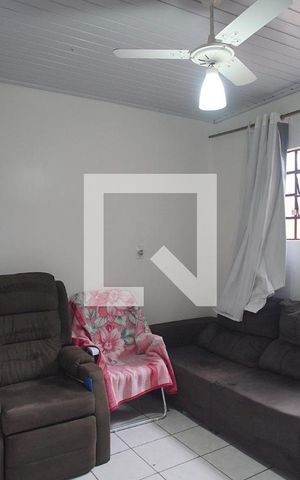 Casa à venda com 150m², 4 quartos e 2 vagas Casa à venda com 150m², 4 quartos e 2 vagasSala