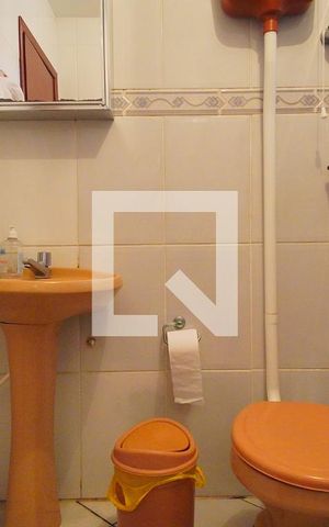 Casa à venda com 150m², 4 quartos e 2 vagas Casa à venda com 150m², 4 quartos e 2 vagasBanheiro 1