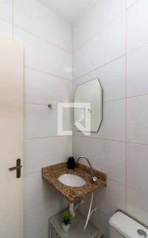 Casa à venda com 68m², 2 quartos e 1 vaga Casa à venda com 68m², 2 quartos e 1 vagaBanheiro