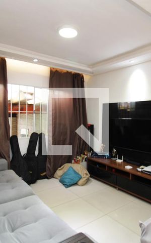 Casa à venda com 136m², 3 quartos e 2 vagasSala