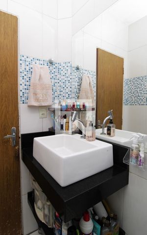Casa à venda com 136m², 3 quartos e 2 vagasBanheiro