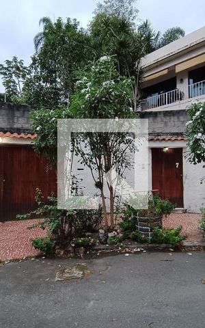 Casa à venda com 240m², 5 quartos e 3 vagas Casa à venda com 240m², 5 quartos e 3 vagasPlaca
