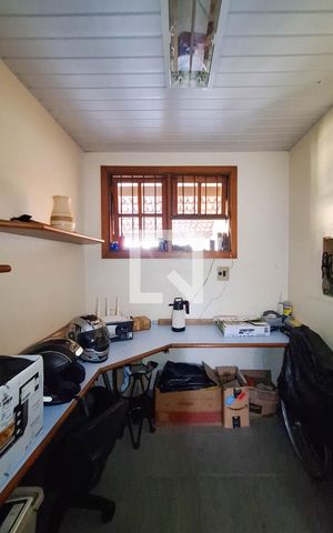 Casa à venda com 1000m², 4 quartos e 4 vagasQuarto de Serviço