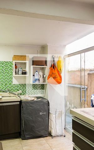 Casa à venda com 290m², 6 quartos e 6 vagas Casa à venda com 290m², 6 quartos e 6 vagasÁrea de Serviço