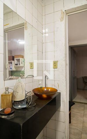 Casa à venda com 290m², 6 quartos e 6 vagas Casa à venda com 290m², 6 quartos e 6 vagasBanheiro de Serviço