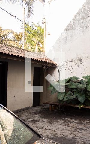 Casa à venda com 290m², 6 quartos e 6 vagas Casa à venda com 290m², 6 quartos e 6 vagasGaragem