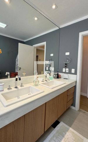 Casa de condomínio à venda com 430m², 4 quartos e 6 vagasBanheiro da Suíte 1